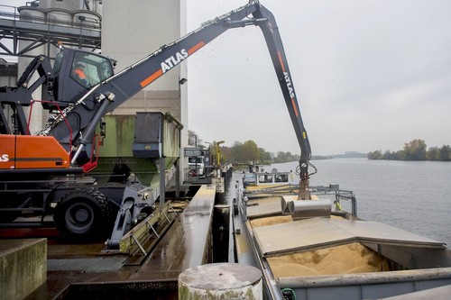 Unloading raw materials